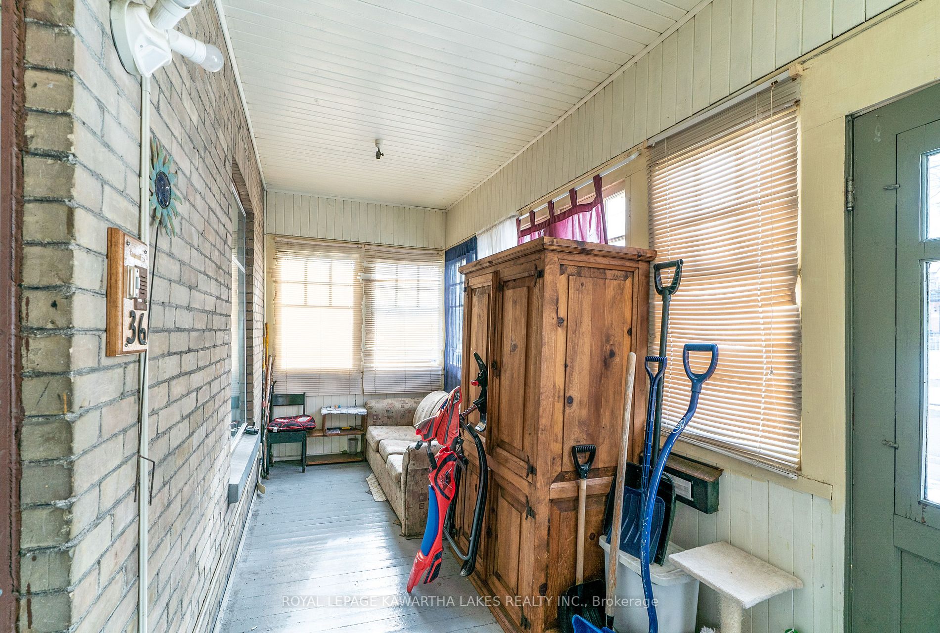 36 Victoria Avenue N