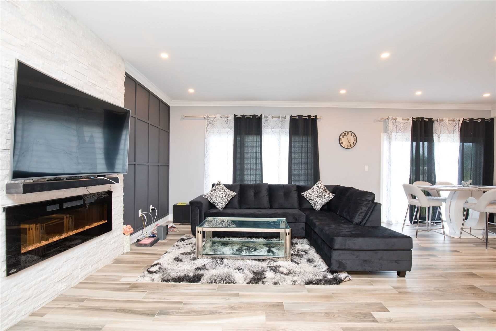 24 Country Meadows Dr