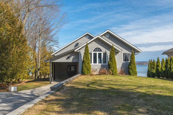 207 Balmy Beach Rd, Georgian Bluffs
