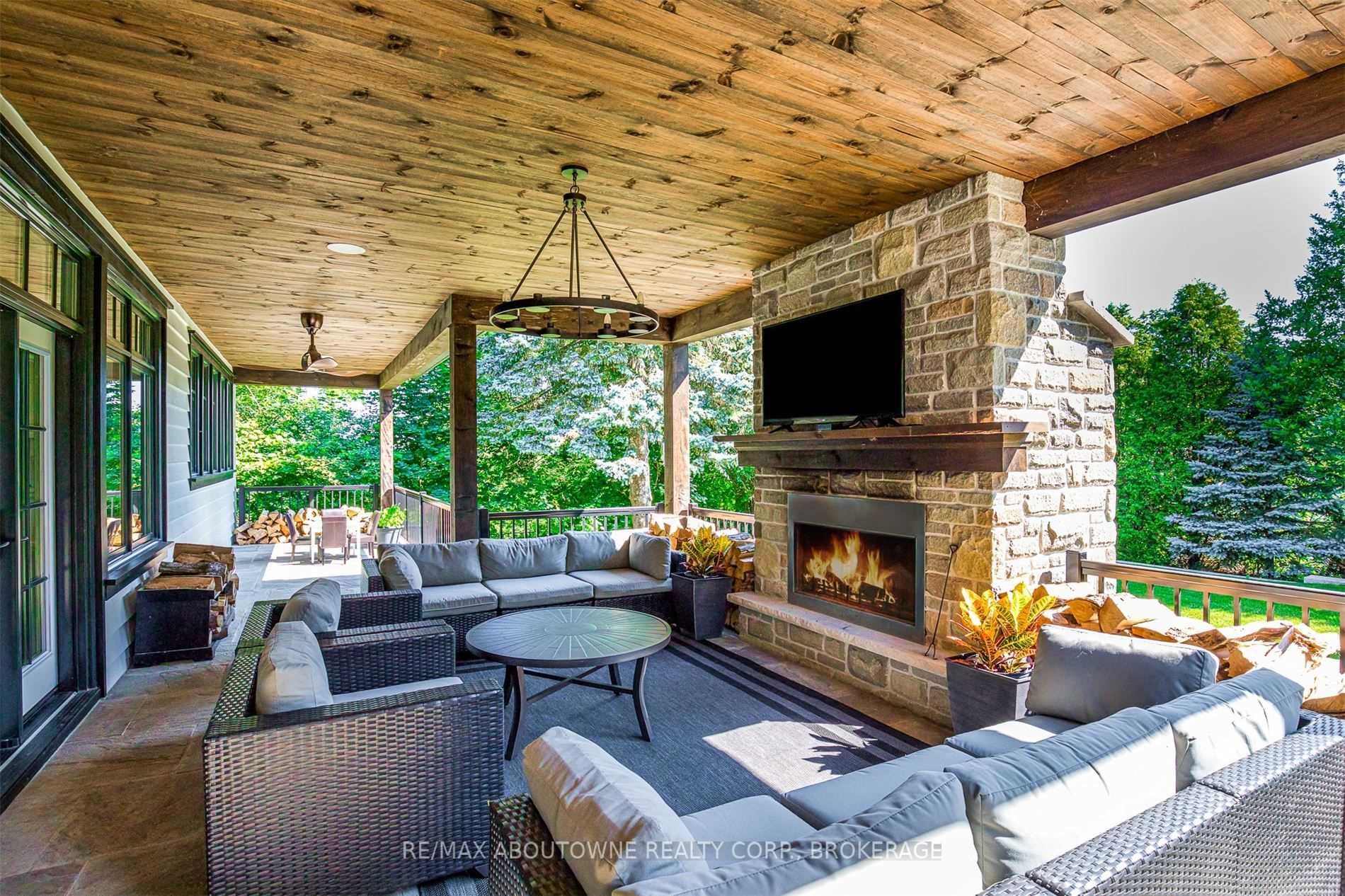 51 Central Dr