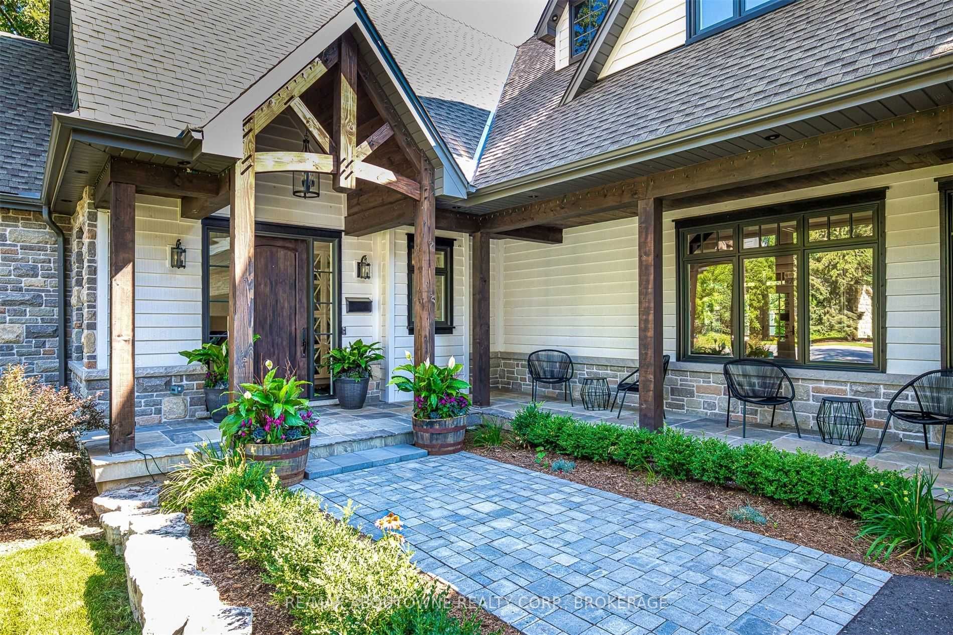 51 Central Dr
