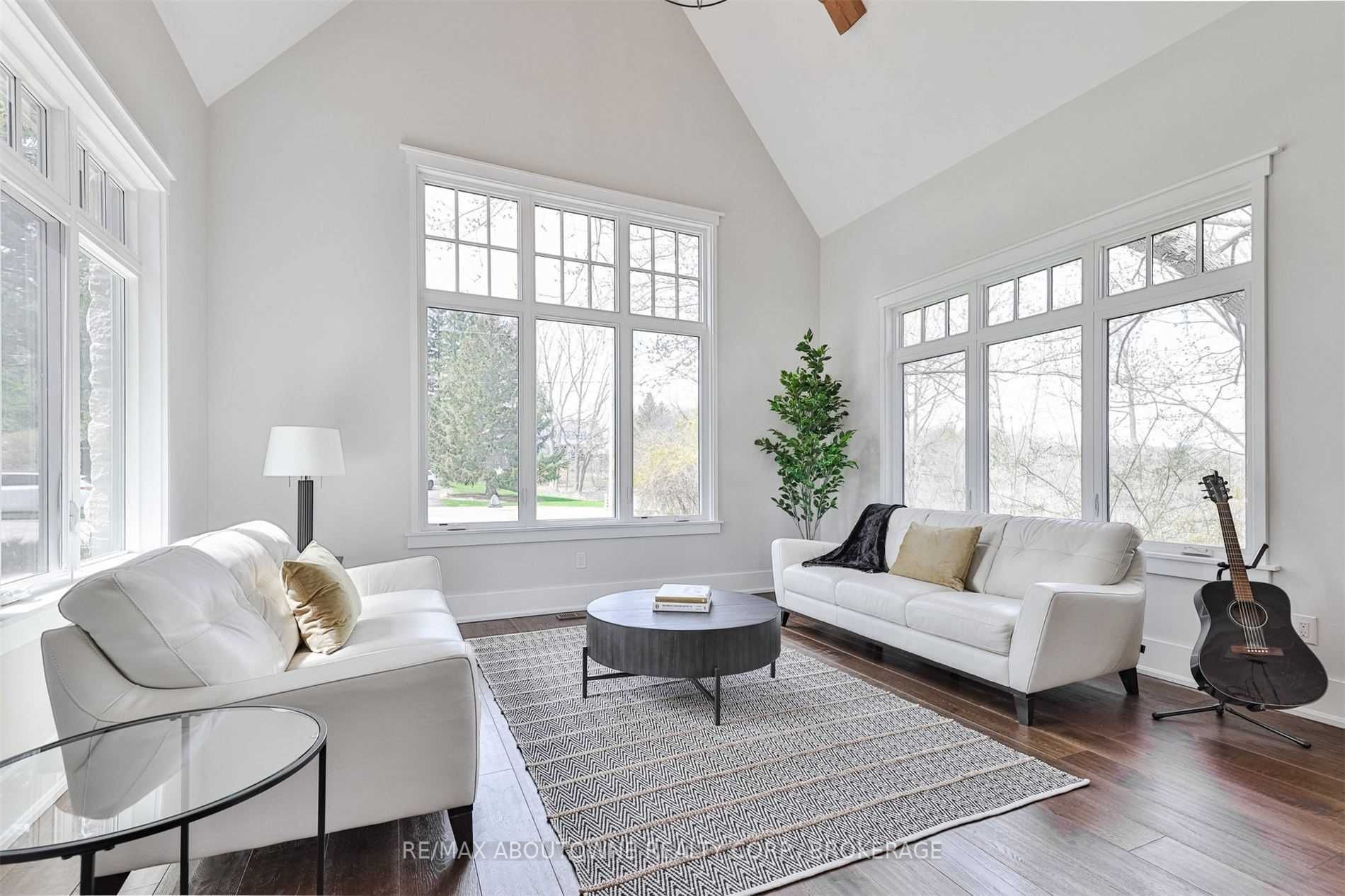 51 Central Dr