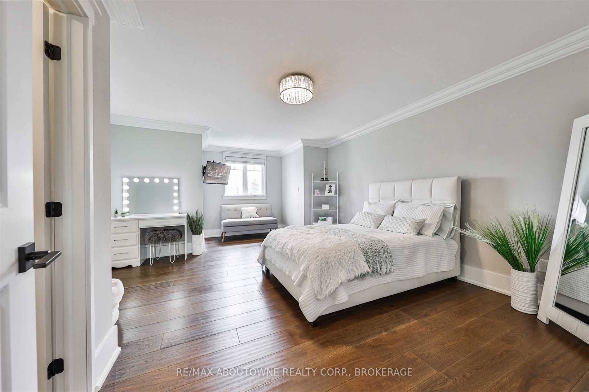 51 Central Dr