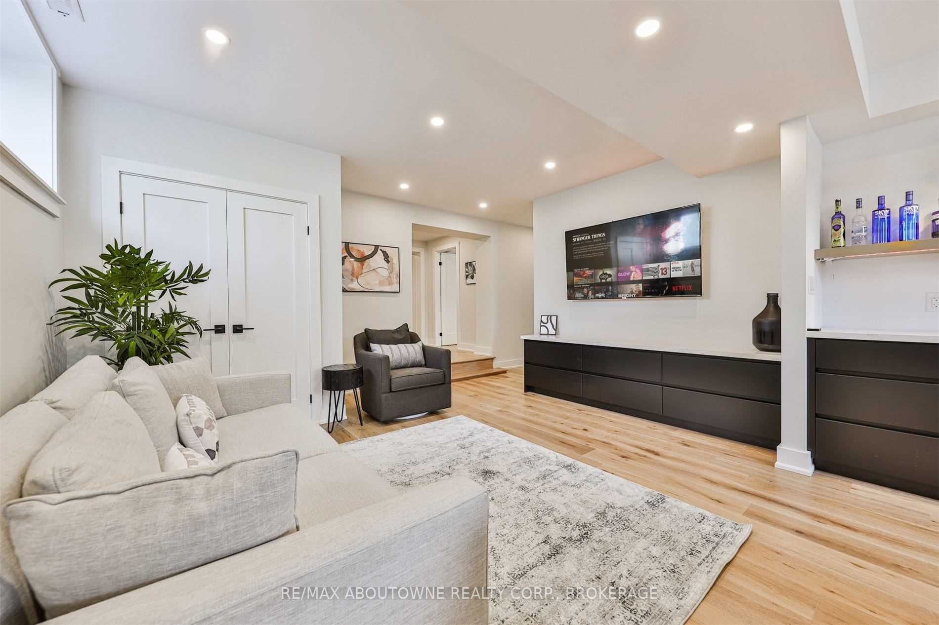 51 Central Dr
