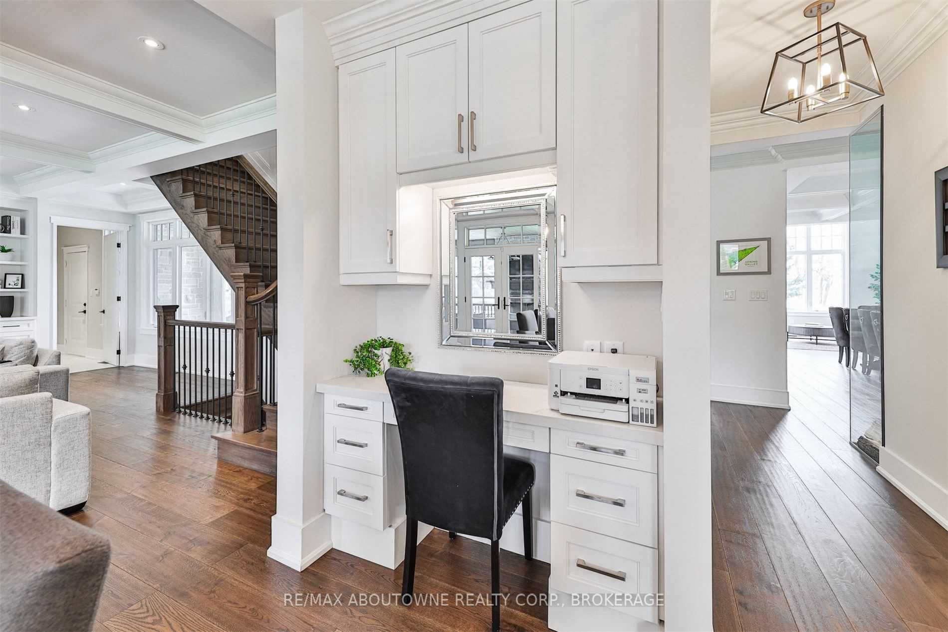 51 Central Dr