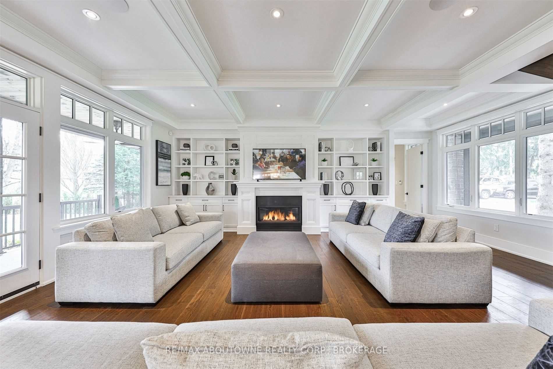 51 Central Dr