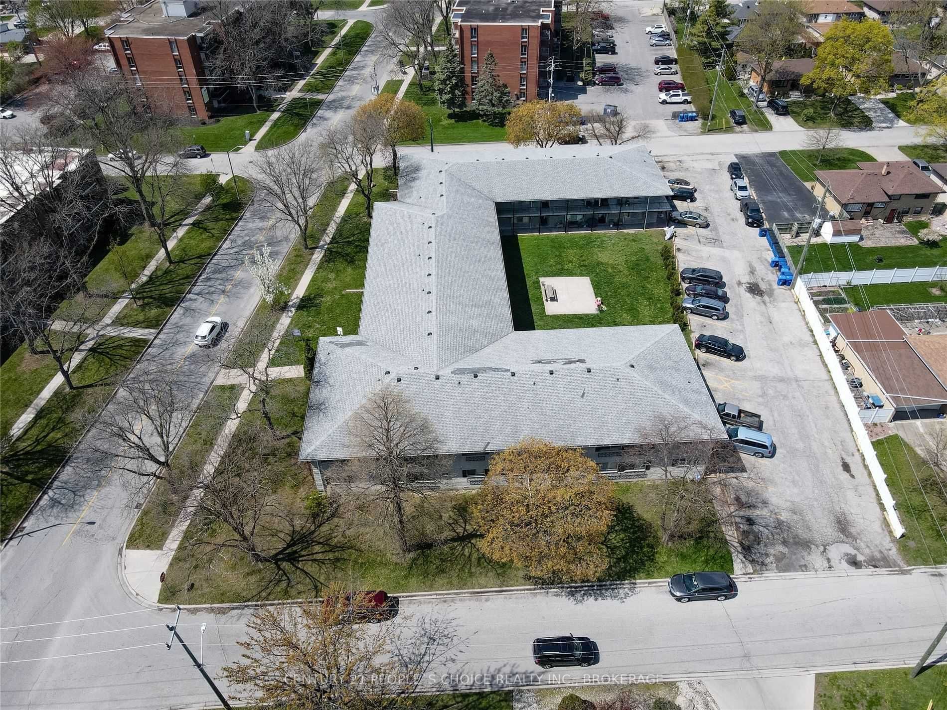9050 Wyandotte St E