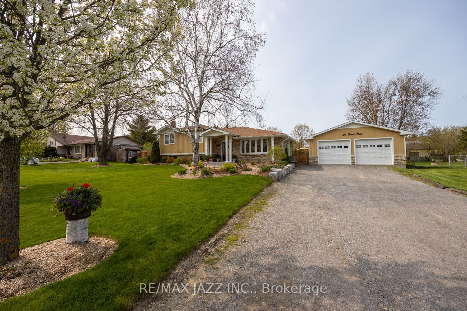 Listing X6054932 - Large Photo # 2