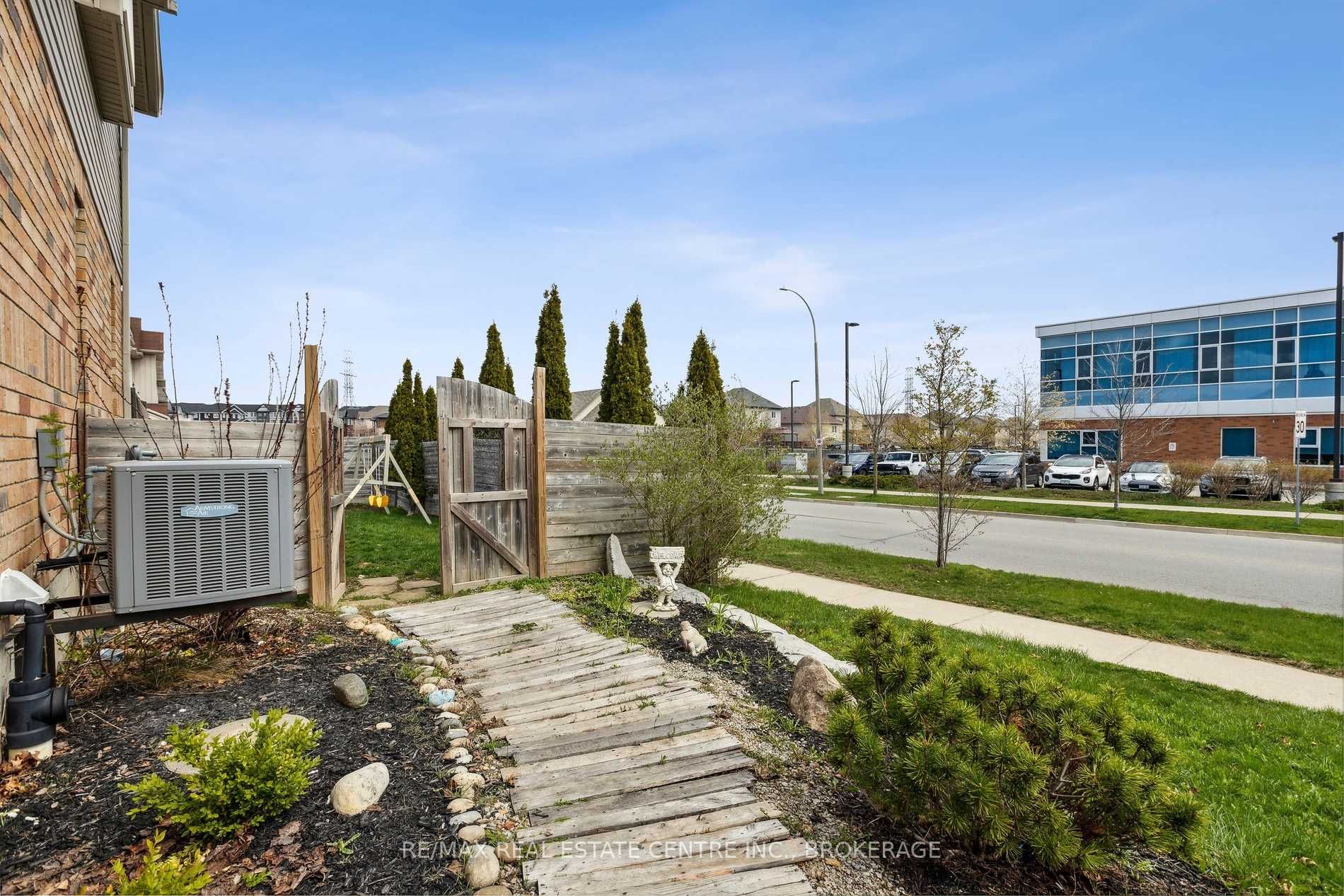 4 Seabrook Dr