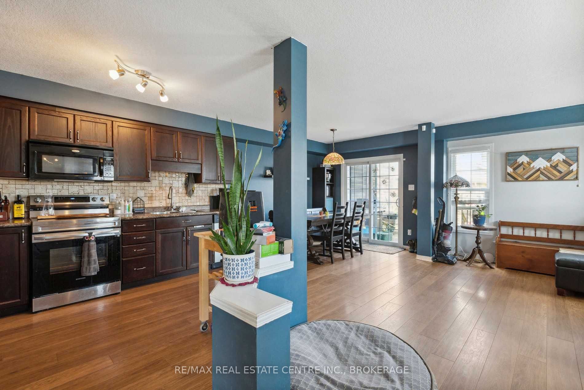 4 Seabrook Dr