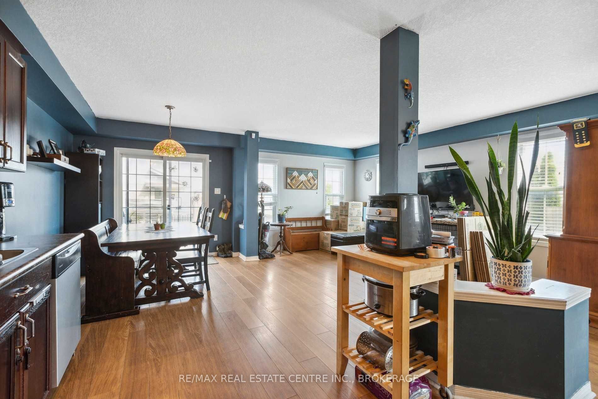 4 Seabrook Dr