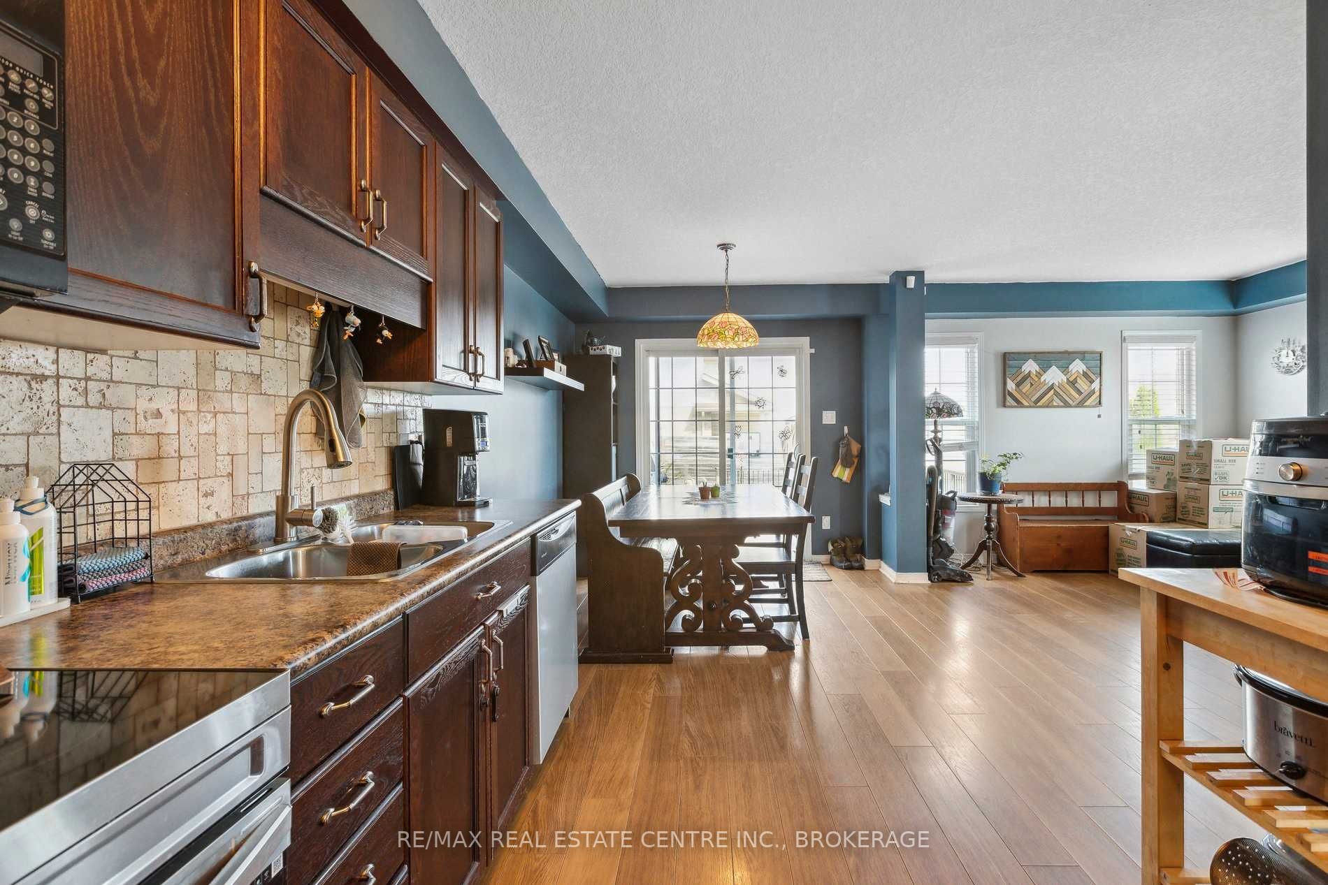 4 Seabrook Dr