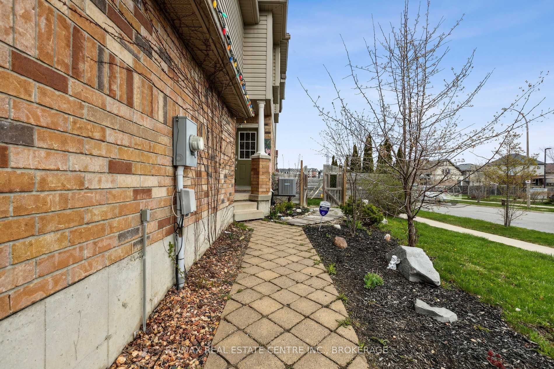 4 Seabrook Dr