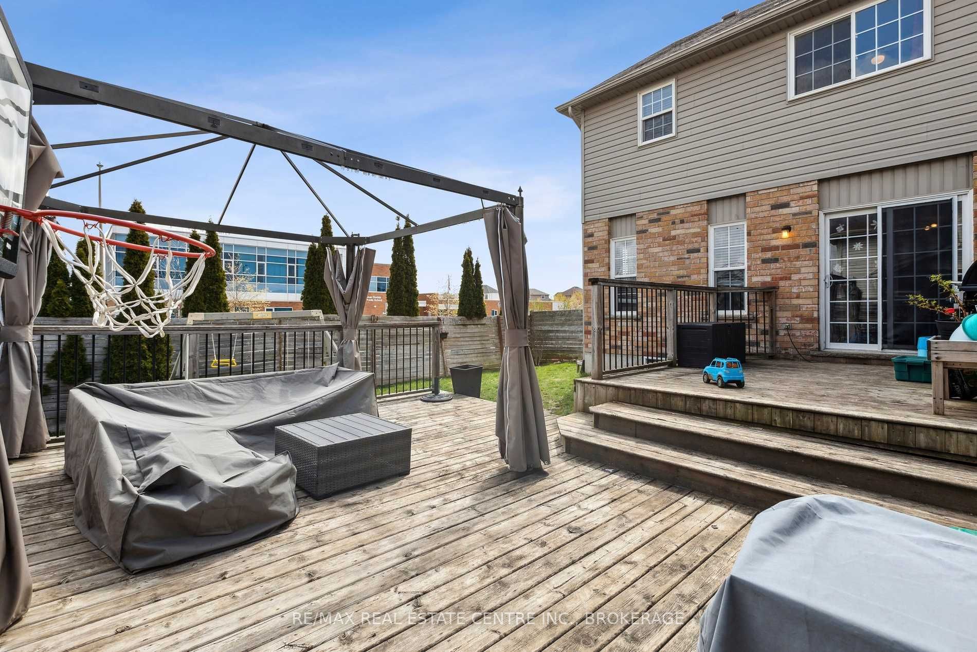 4 Seabrook Dr
