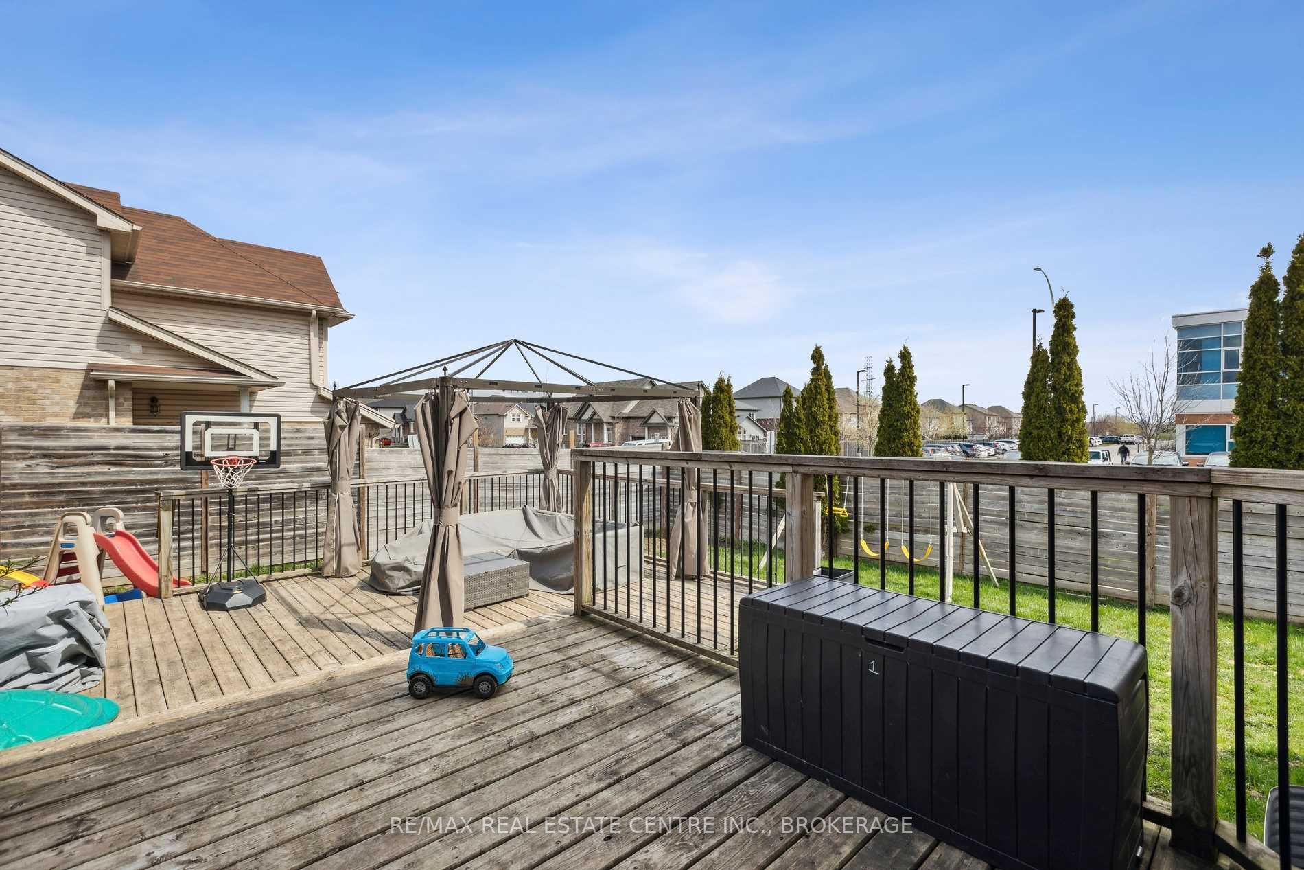 4 Seabrook Dr