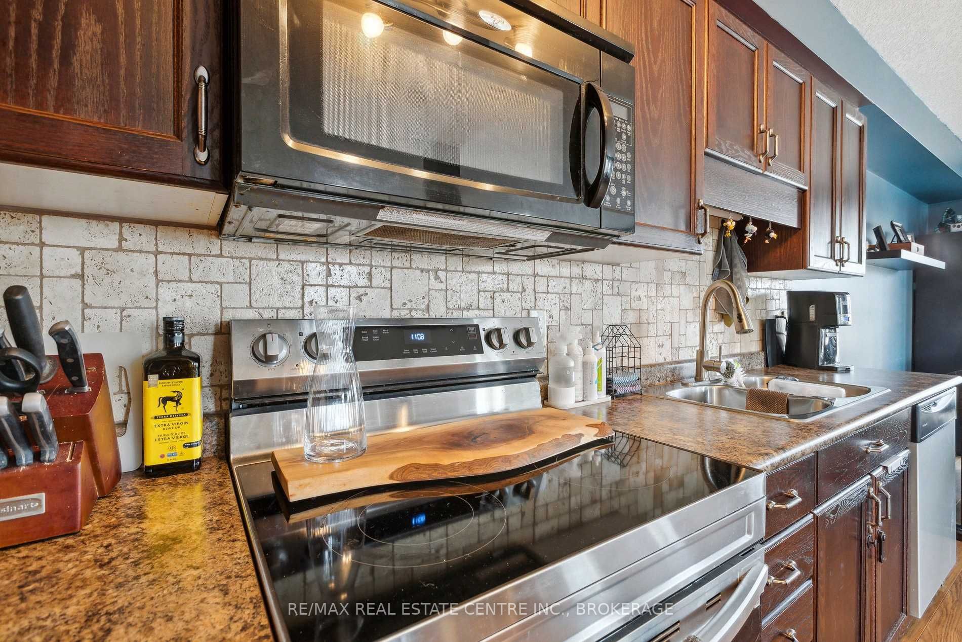 4 Seabrook Dr