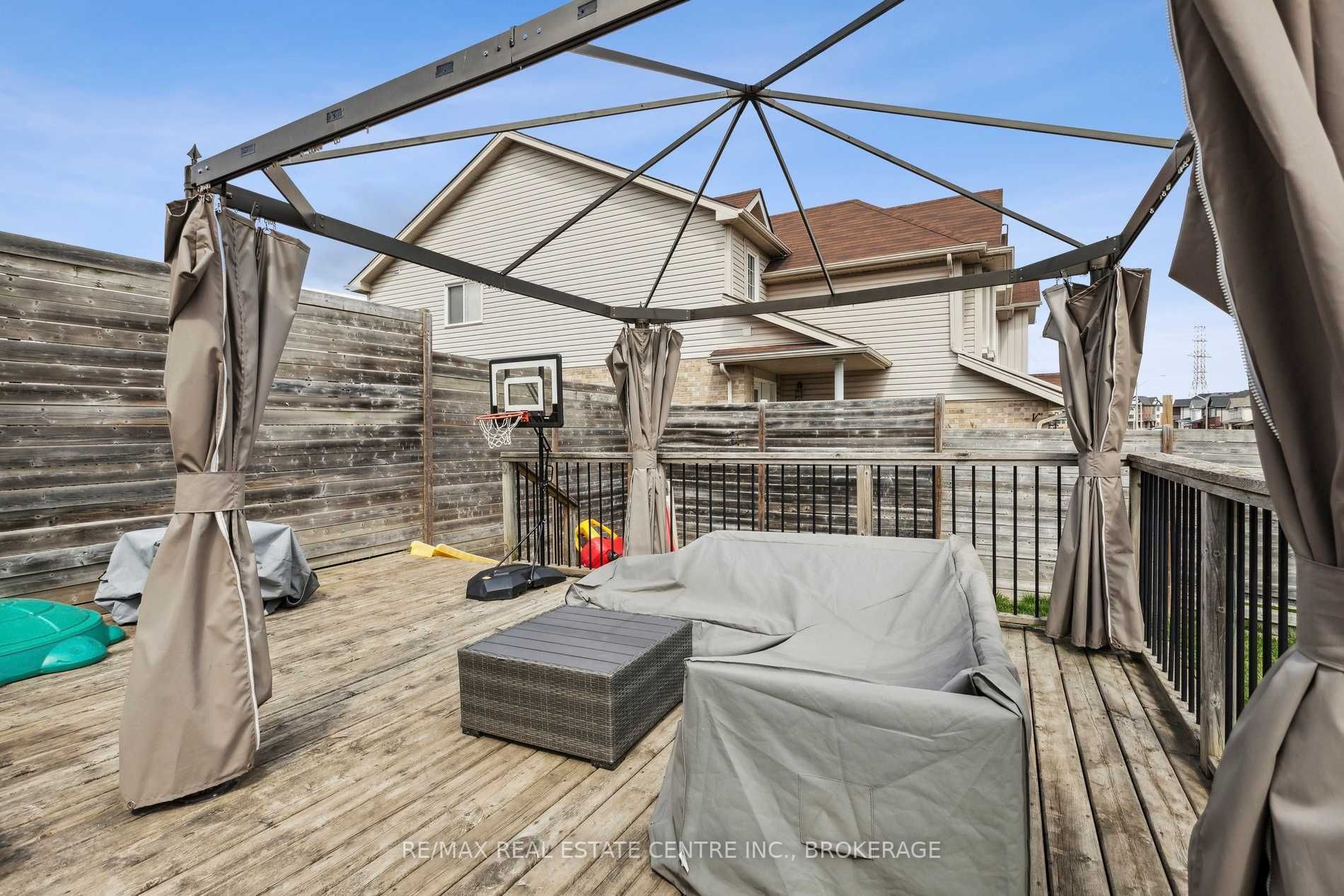 4 Seabrook Dr