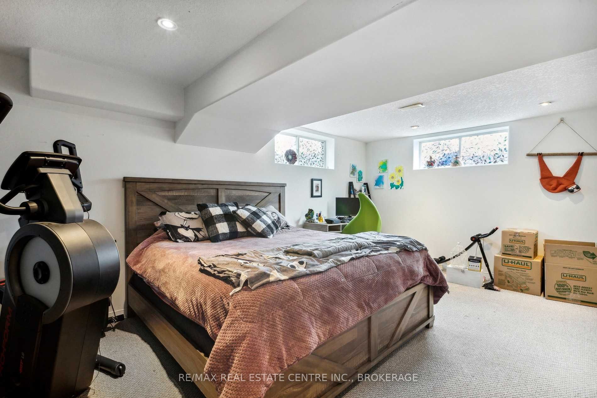 4 Seabrook Dr
