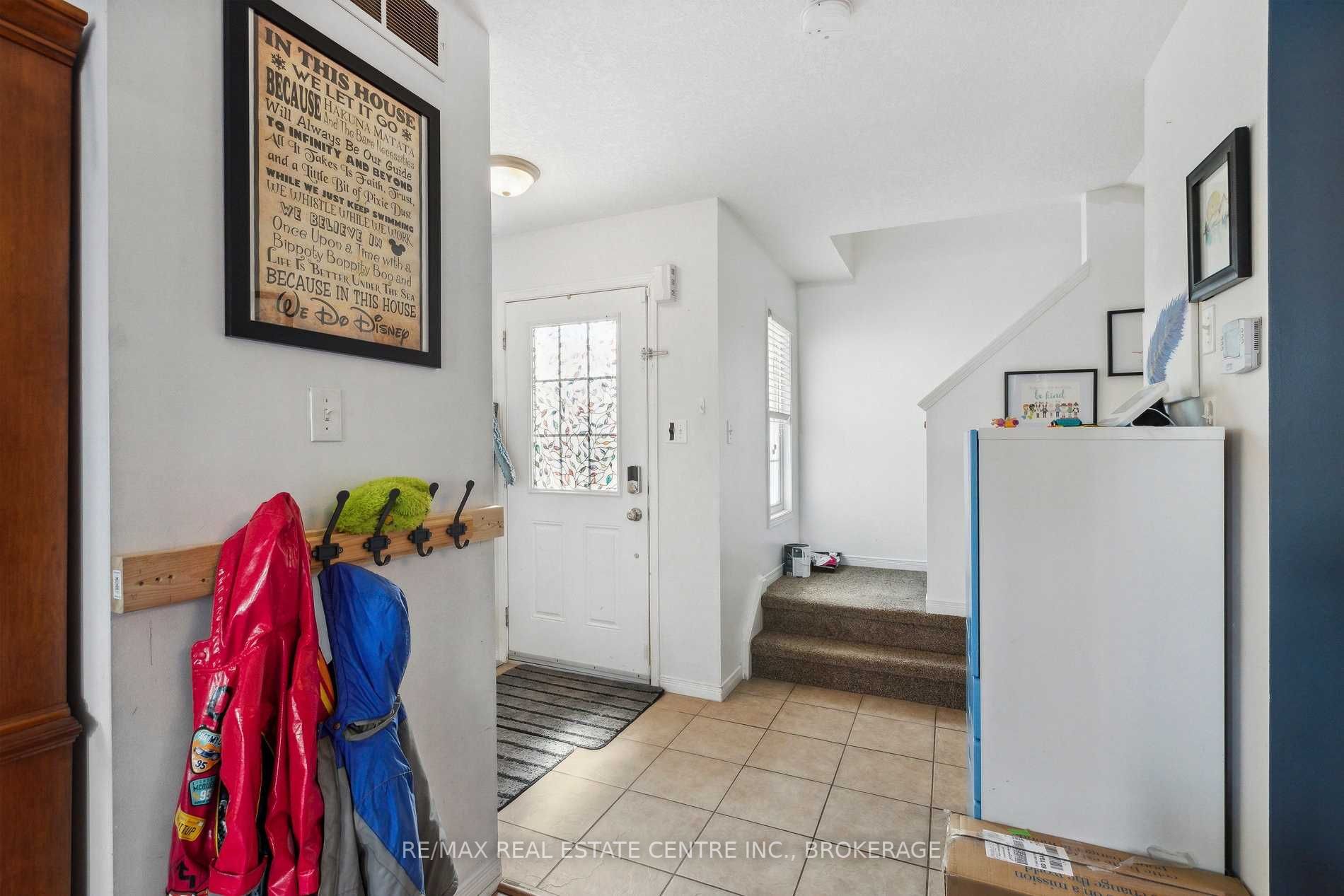 4 Seabrook Dr