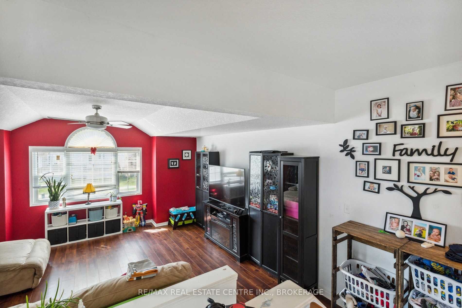 4 Seabrook Dr