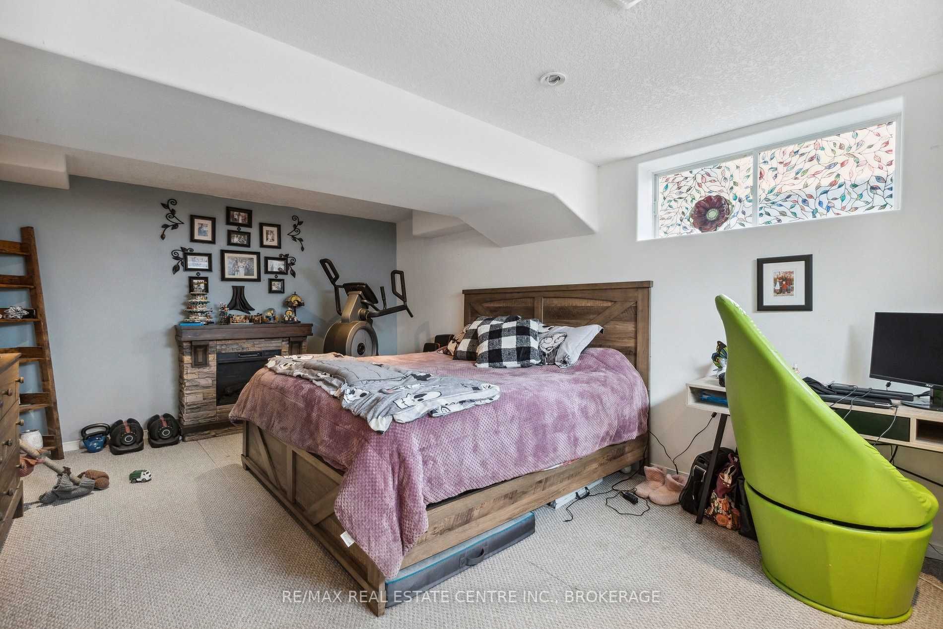 4 Seabrook Dr