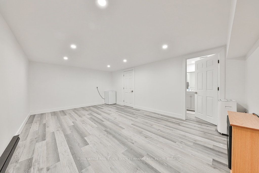 5374 Close Point Rd, #15