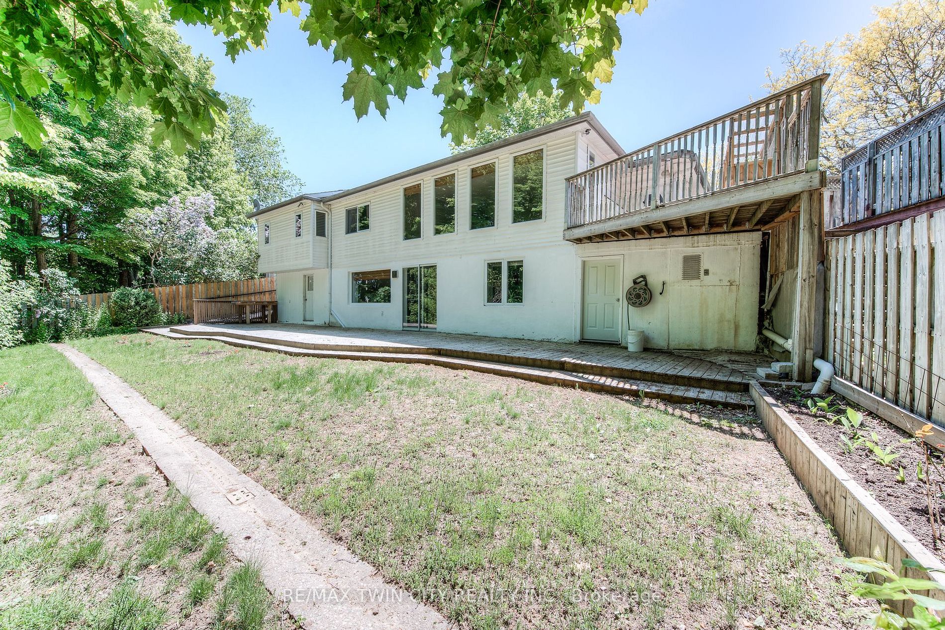 22 Blackhorne Crescent