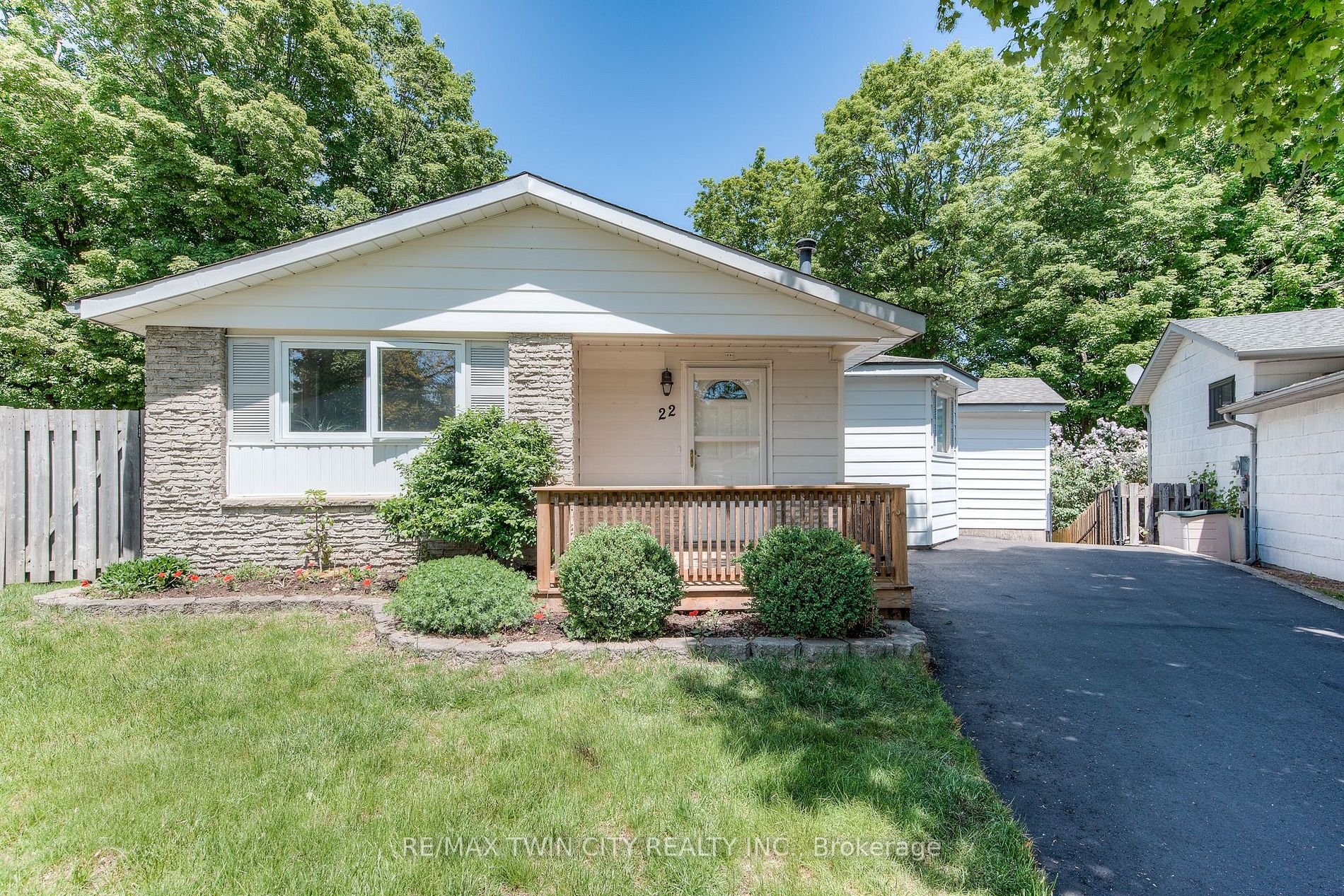 22 Blackhorne Crescent