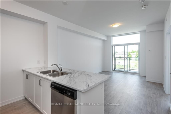 450 Dundas St E