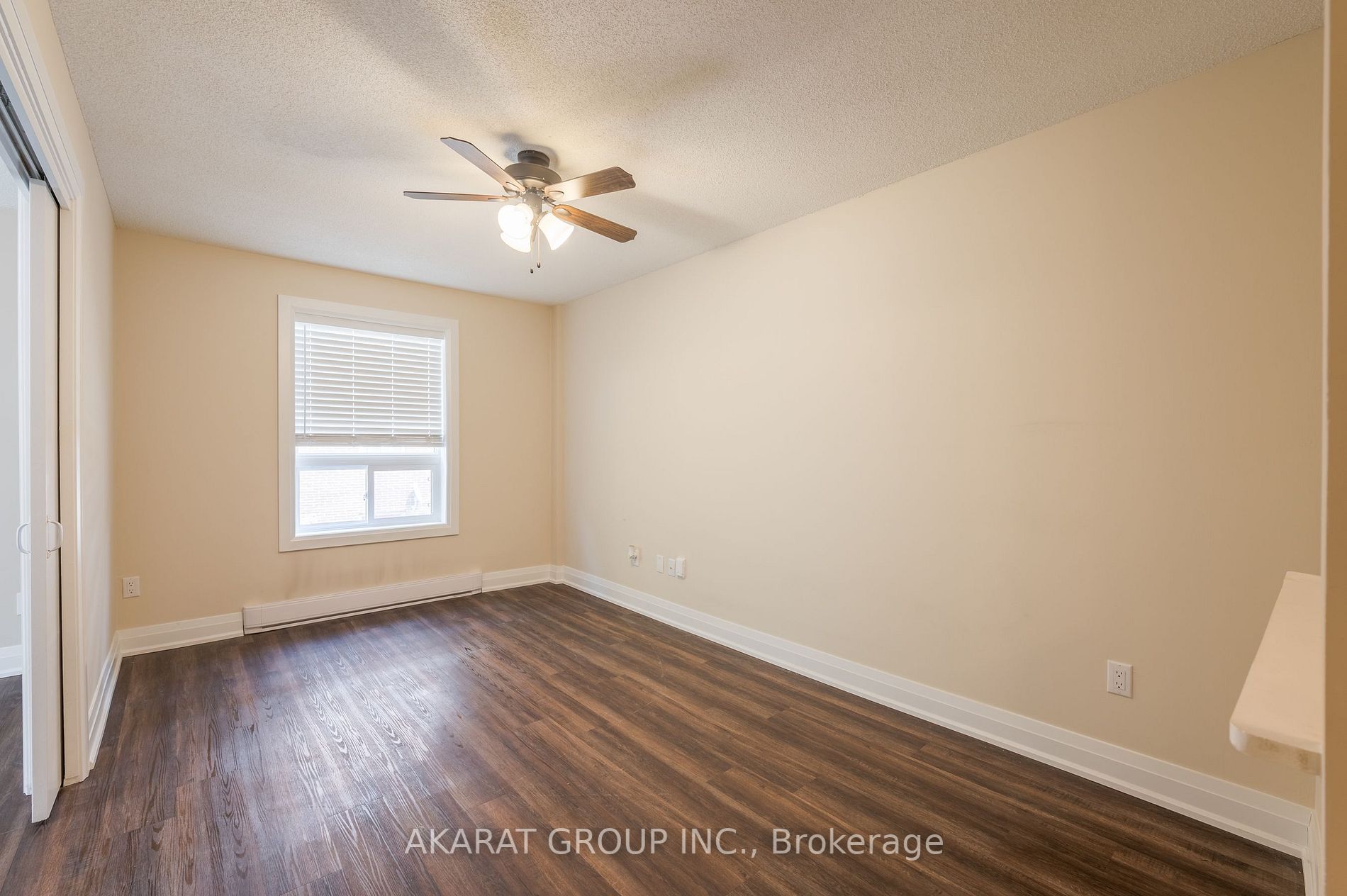26 Spencer St E, #212