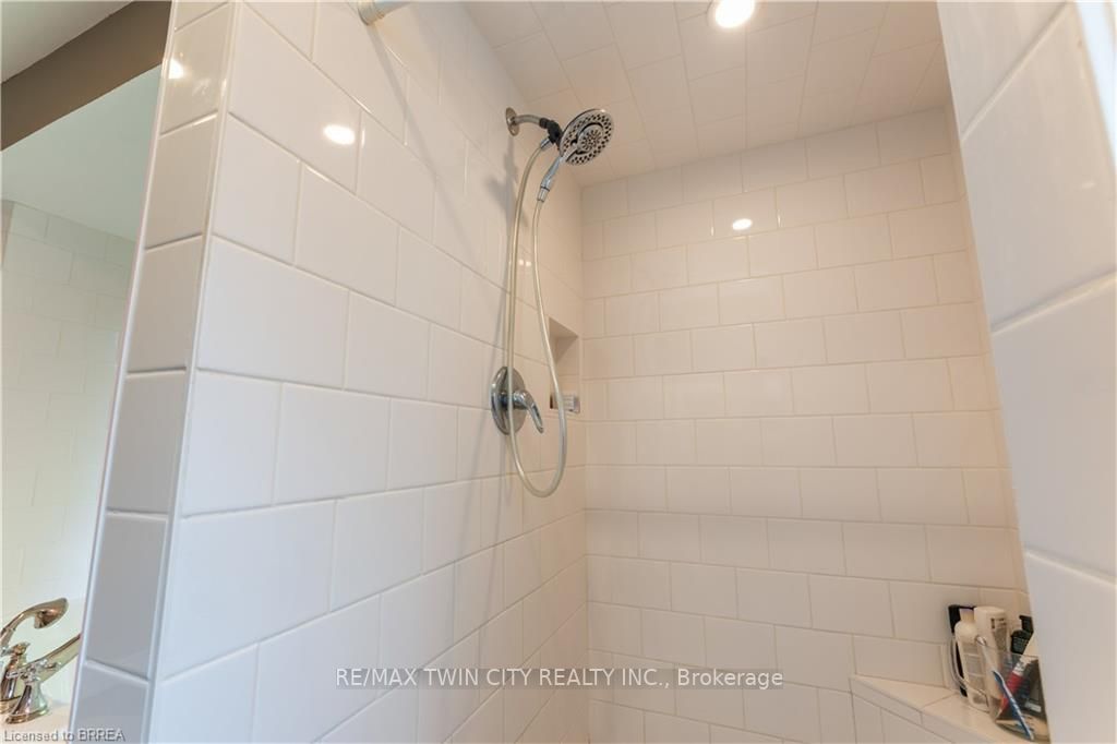 64 RIDGEWOOD Drive