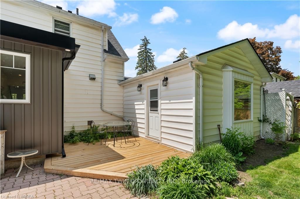 64 RIDGEWOOD Drive