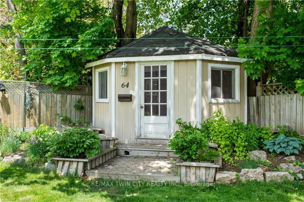 64 RIDGEWOOD Drive