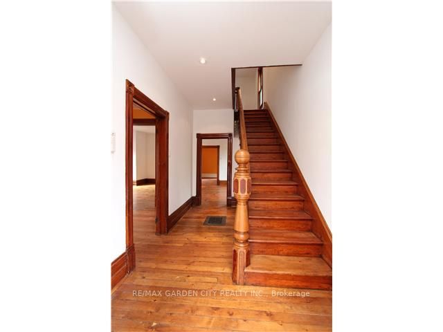 7 Ontario St
