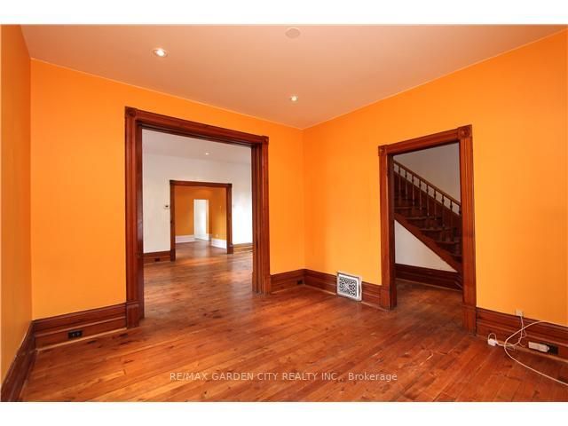 7 Ontario St