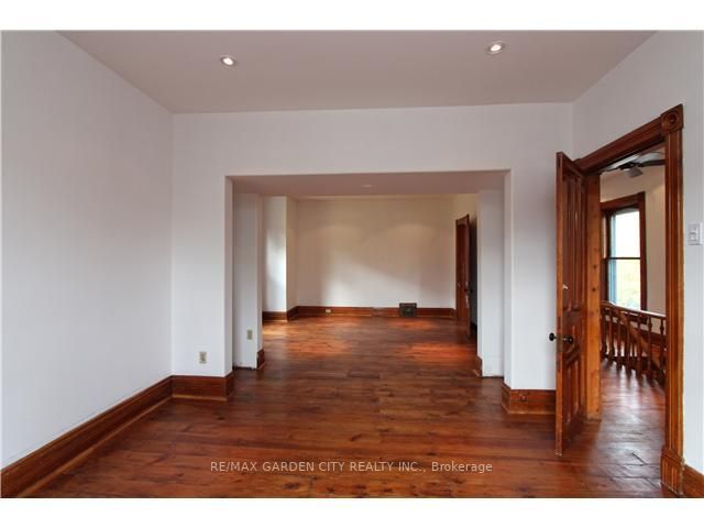 7 Ontario St