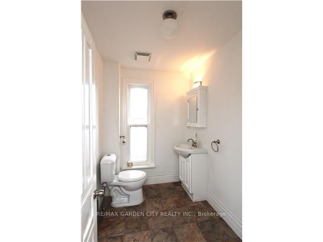 7 Ontario St