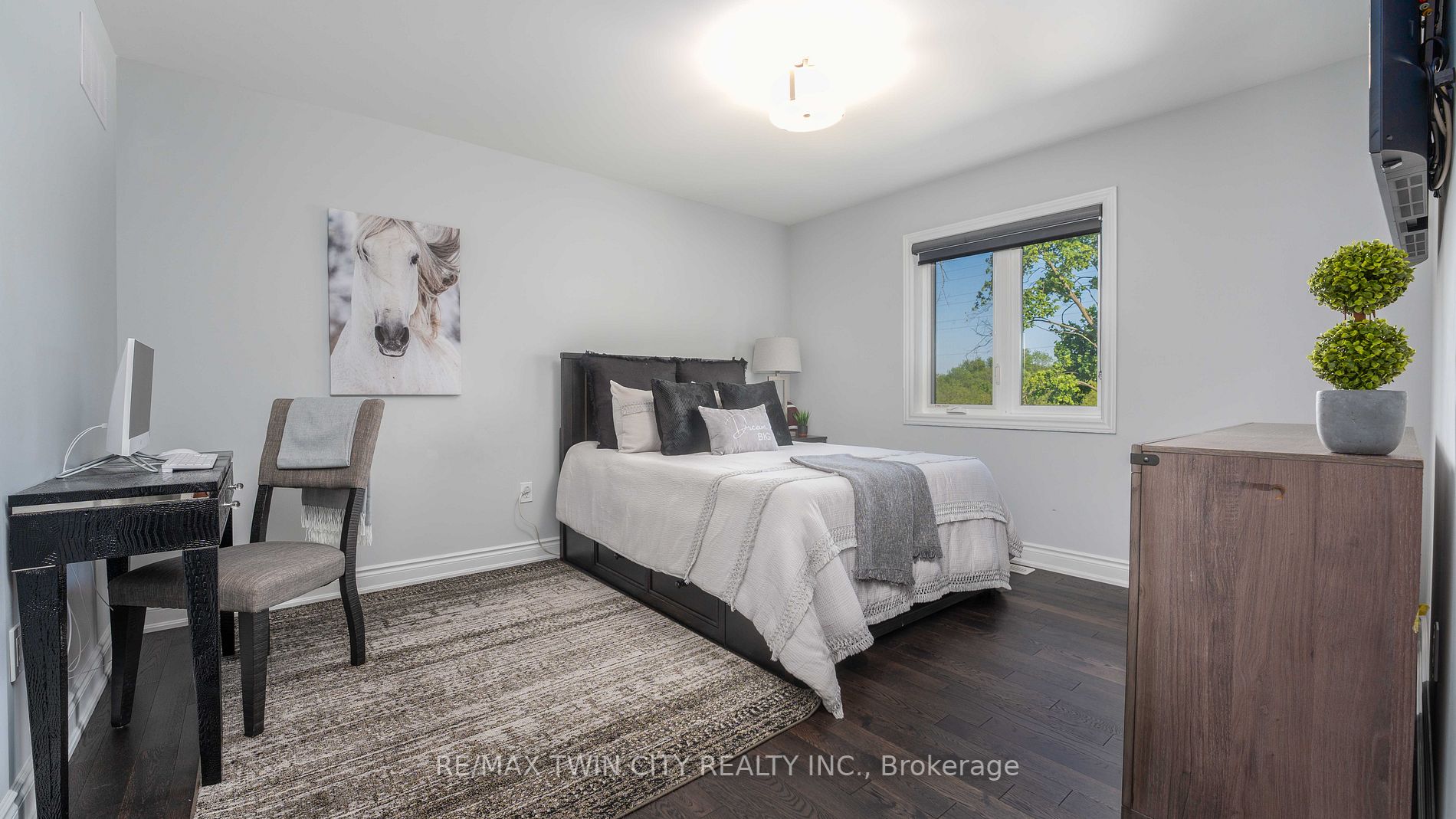 70 Cesar Place N