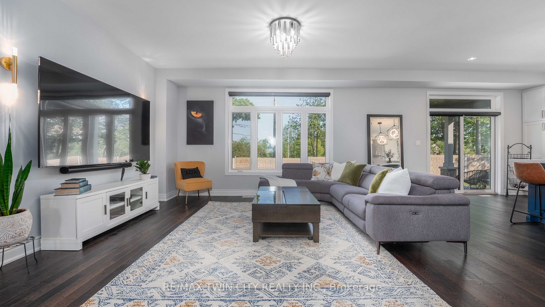 70 Cesar Place N