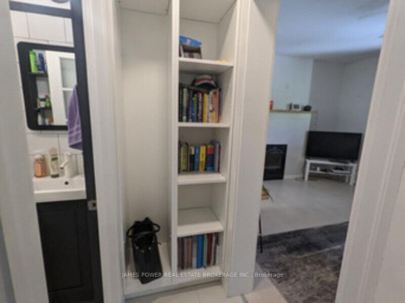 4 Hyde Park Avenue, #8