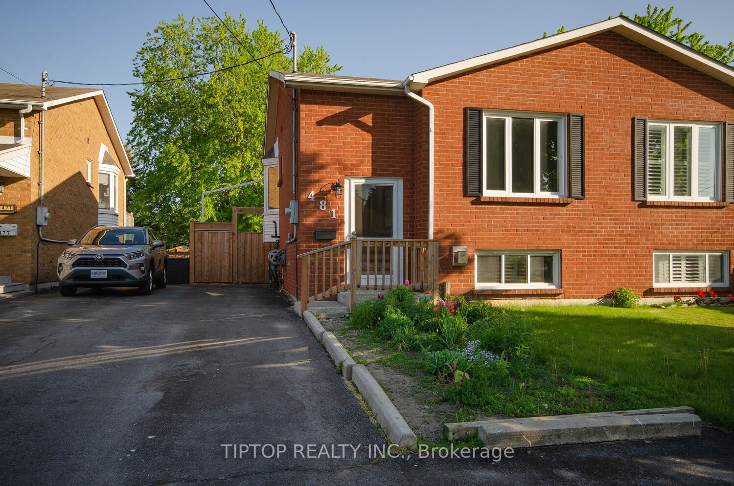 481 Burnham Manor Crt