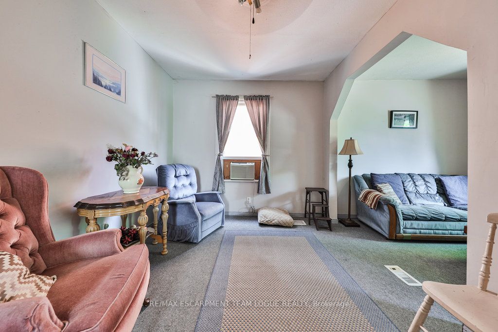 381-383 MacNab Street N