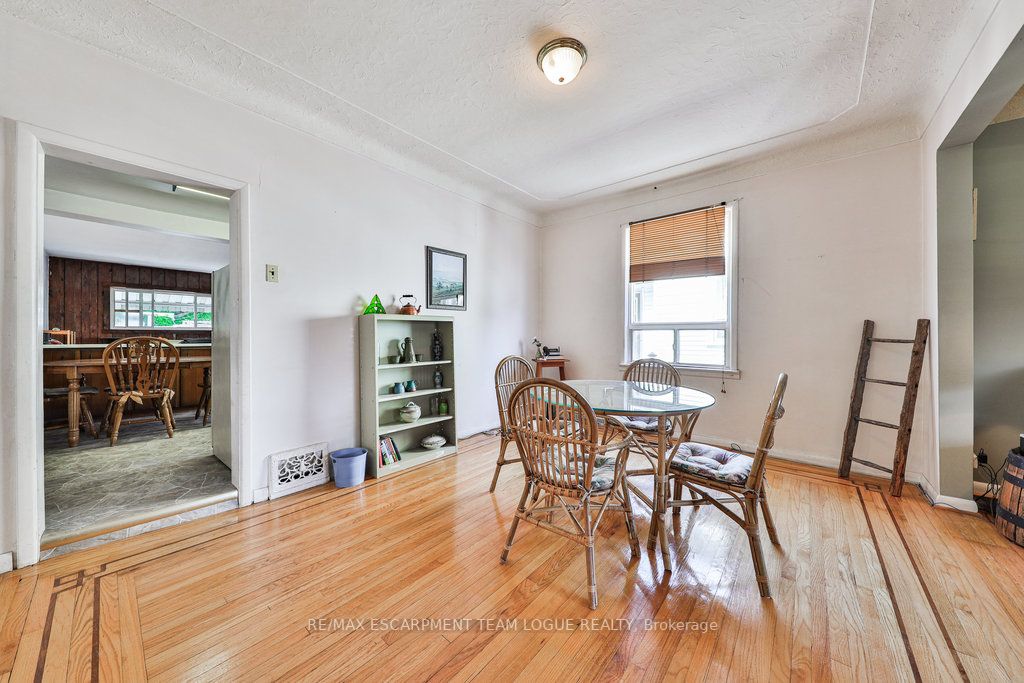 381-383 MacNab Street N