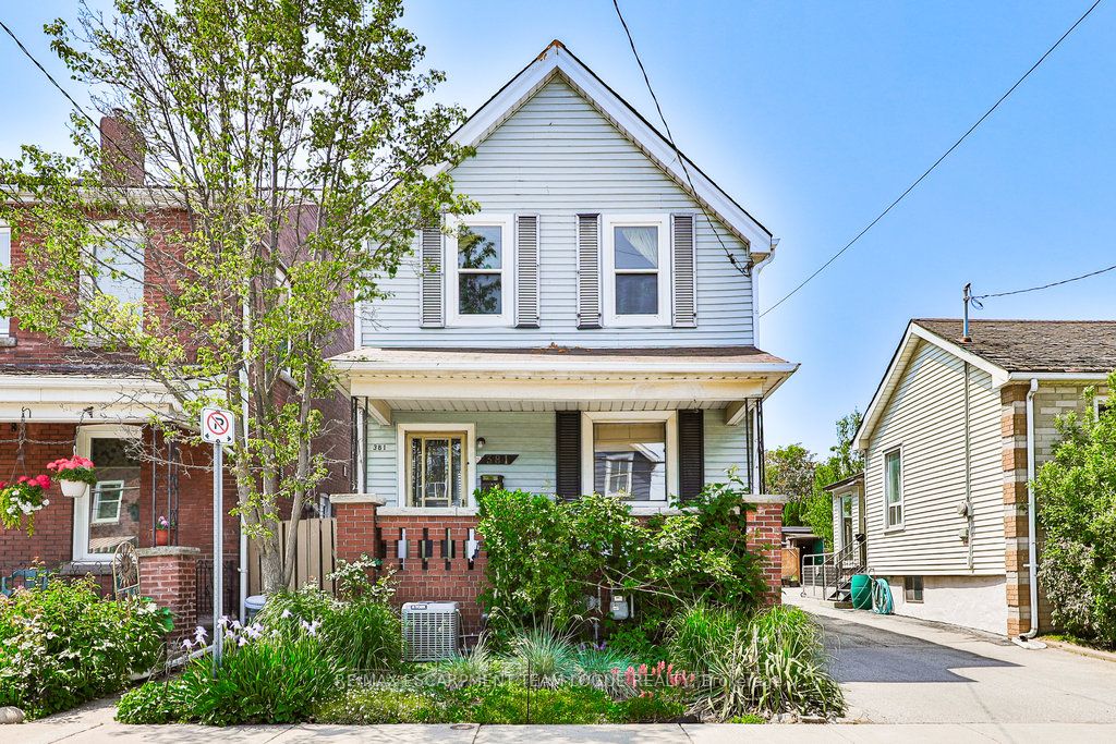 381-383 MacNab Street N