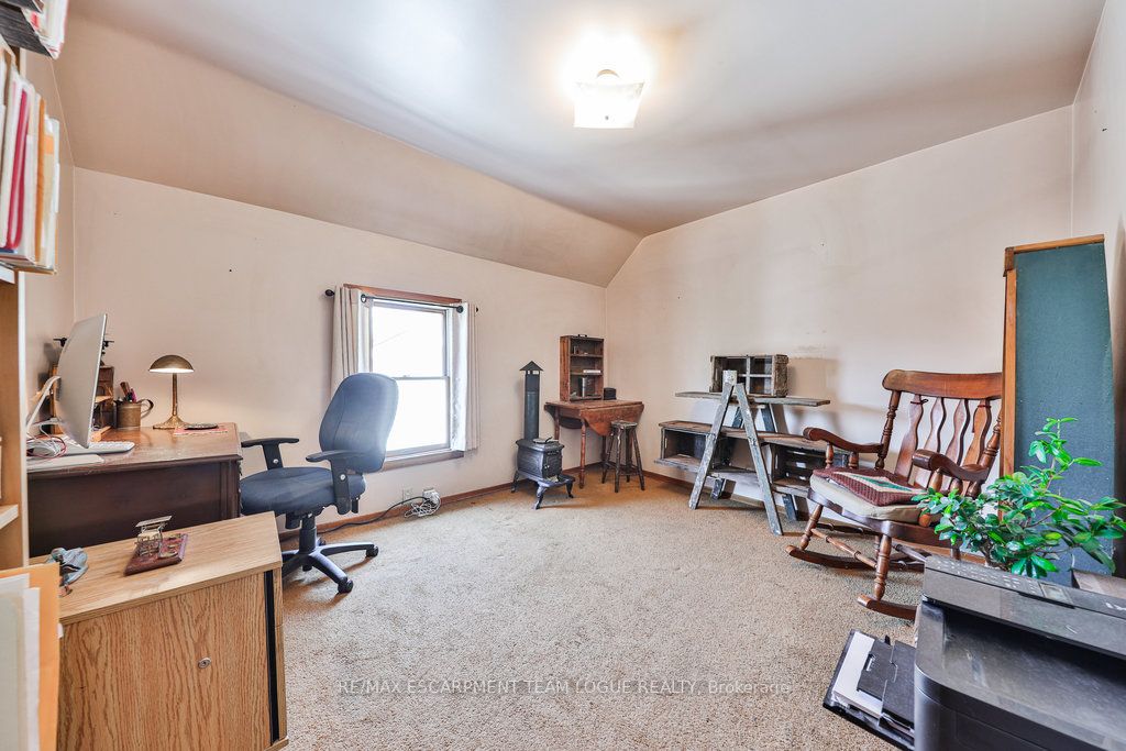 381-383 MacNab Street N