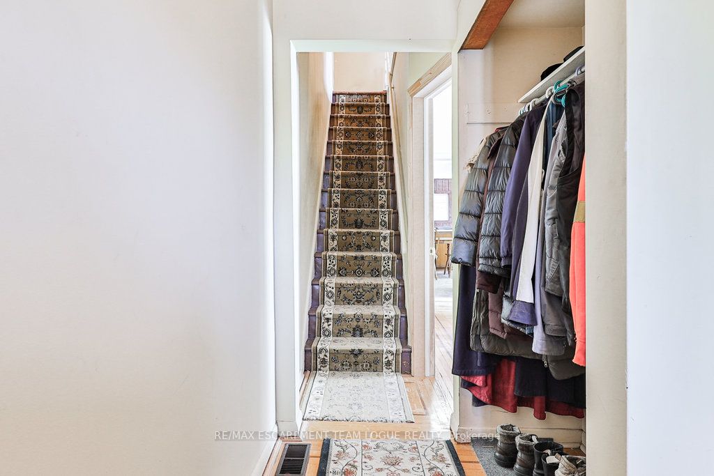 381-383 MacNab Street N