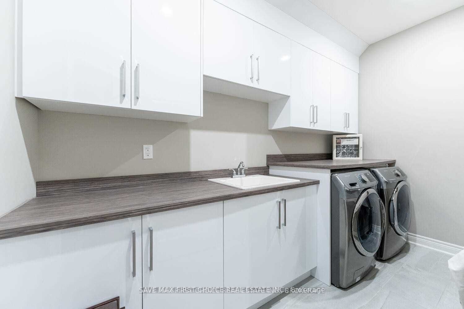 101 Lampman Dr