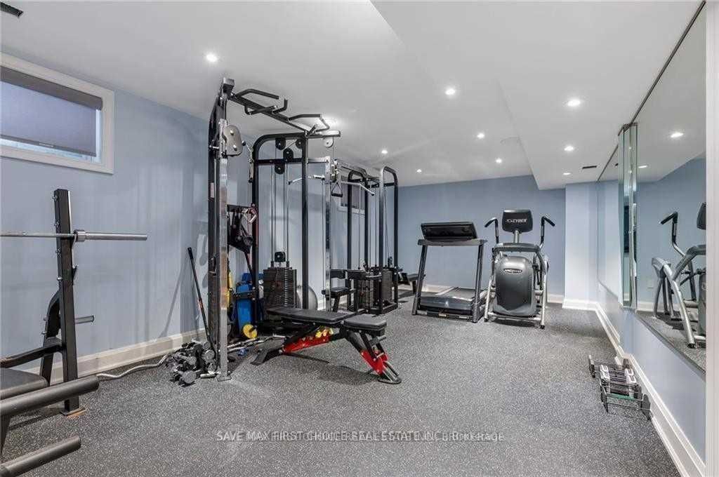 101 Lampman Dr