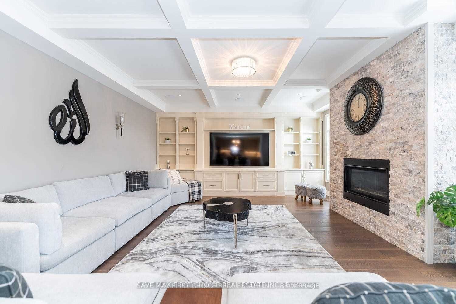 101 Lampman Dr