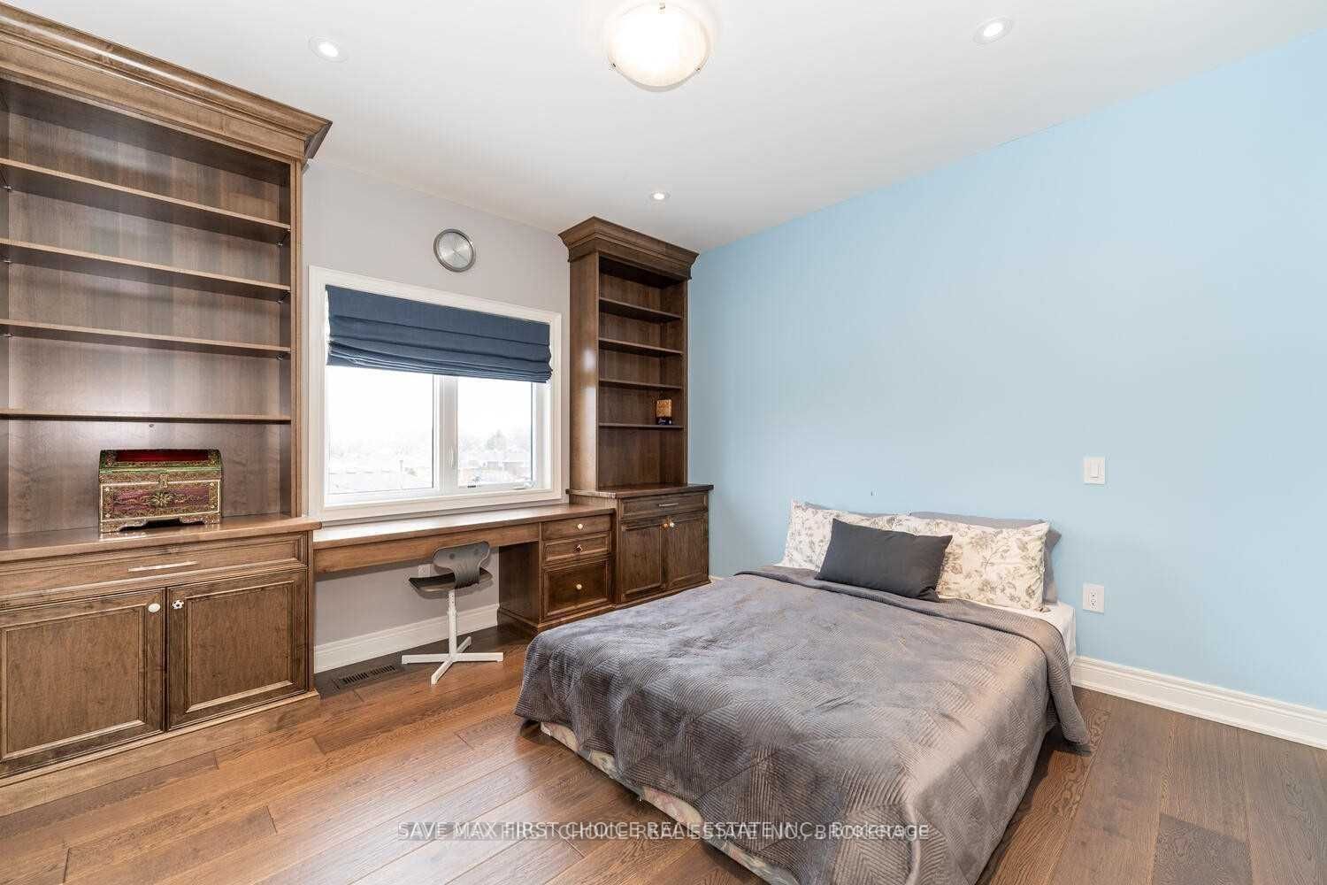 101 Lampman Dr